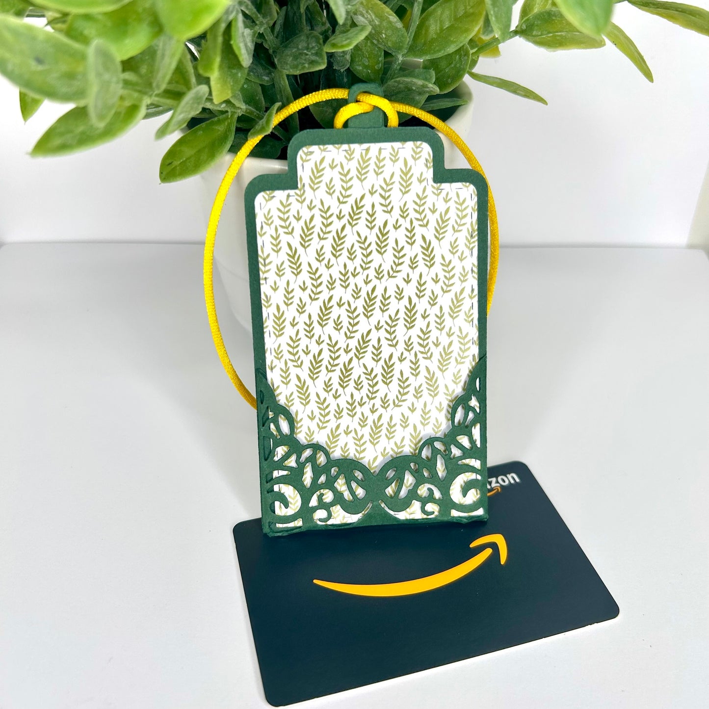 Fancy Lace Pocket Tag Die
